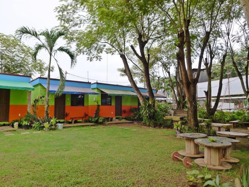 Готель Oyo 671 Natua'S Cabin Puerto Princesa Екстер'єр фото